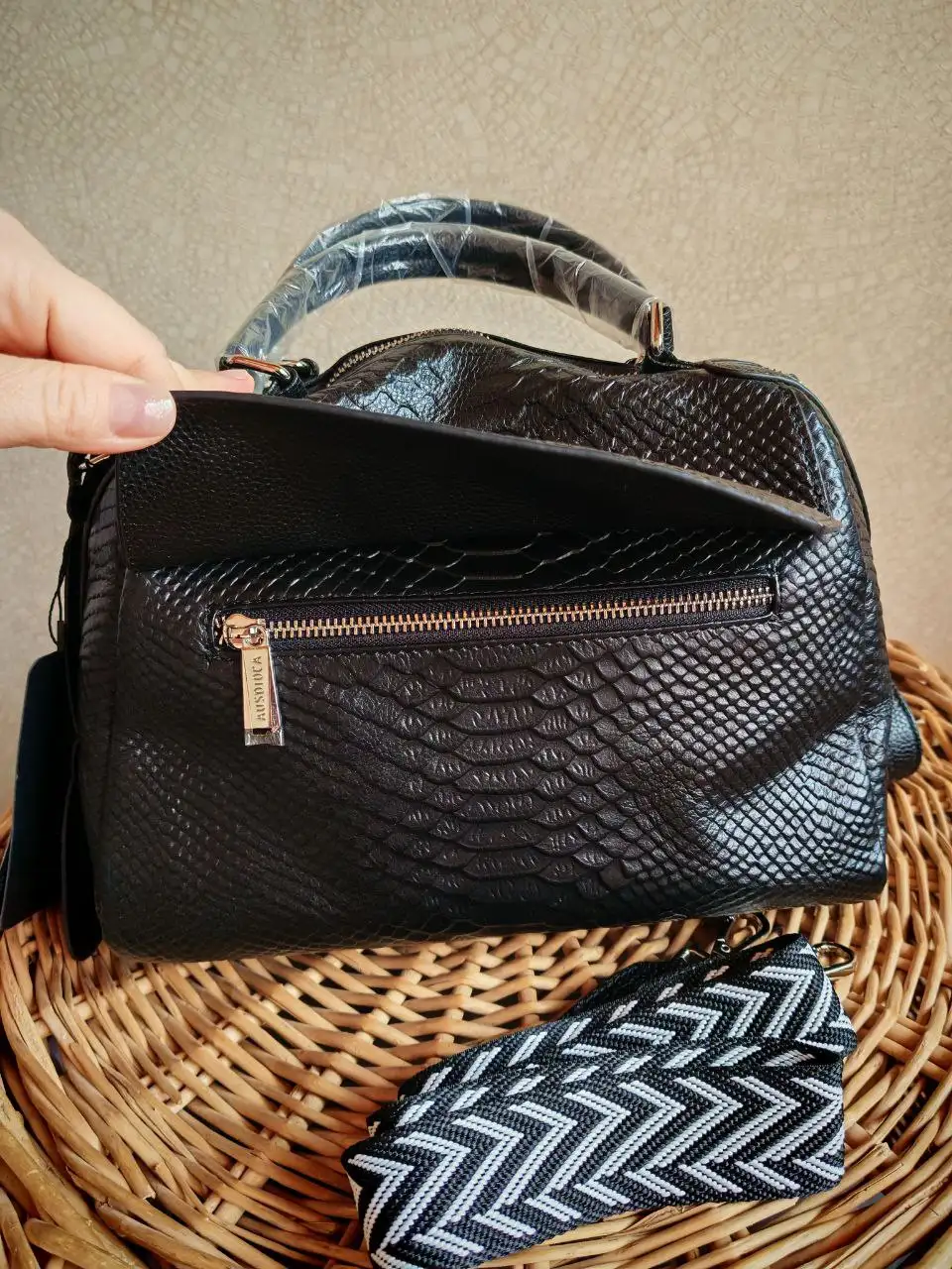 Новая кожаная сумка с сменным ремешком - Барахолка в Владивосток