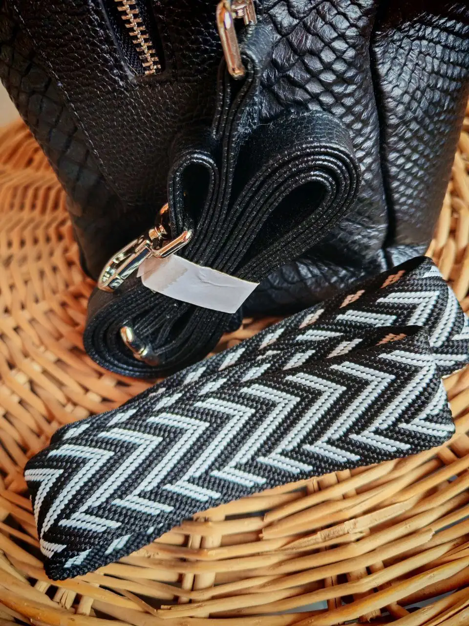 Новая кожаная сумка с сменным ремешком - Барахолка в Владивосток