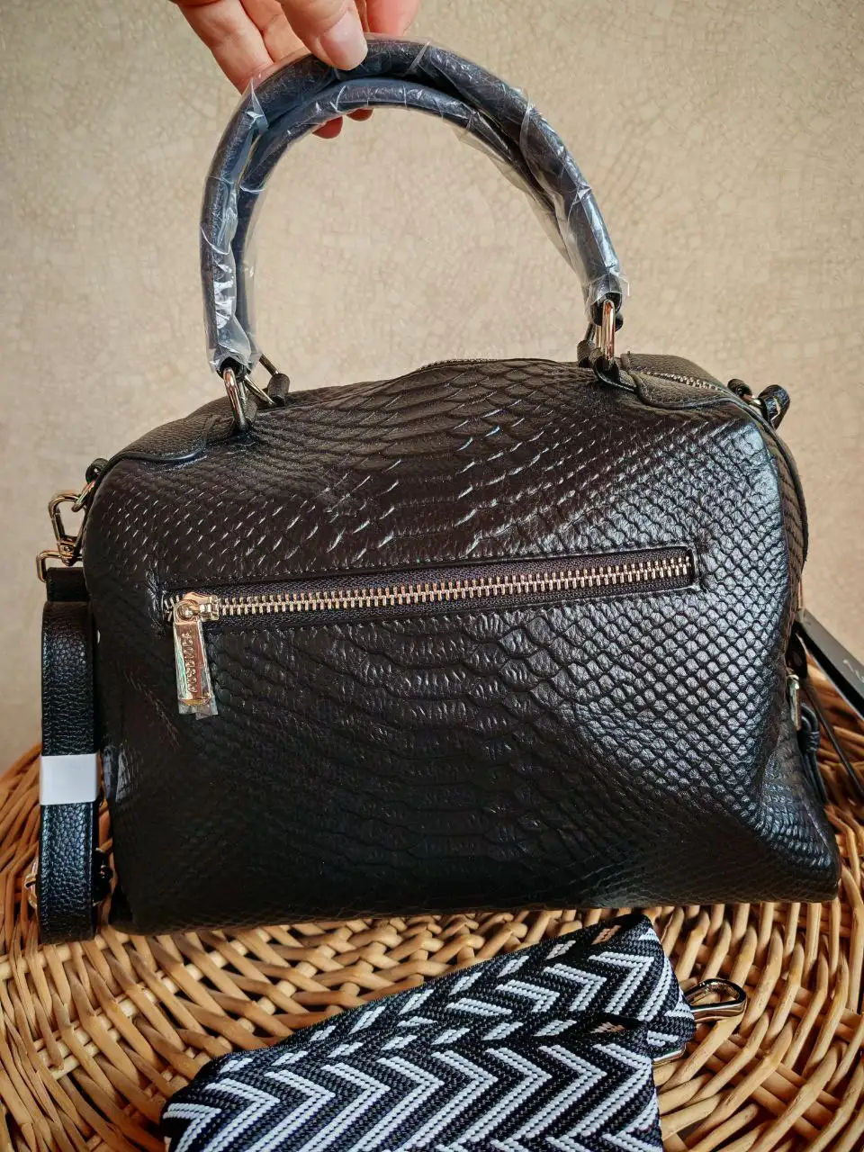 Новая кожаная сумка с сменным ремешком - Барахолка в Владивосток