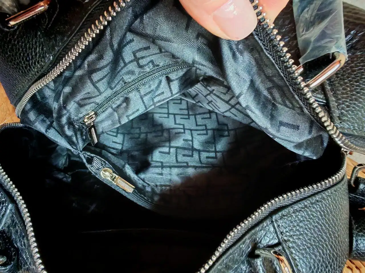 Новая кожаная сумка с сменным ремешком - Барахолка в Владивосток