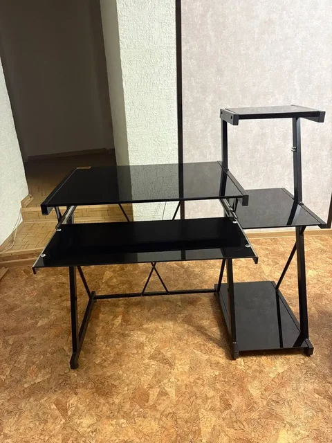 Компьютерный стол с закаленным стеклом - Микрофоны в Владивосток