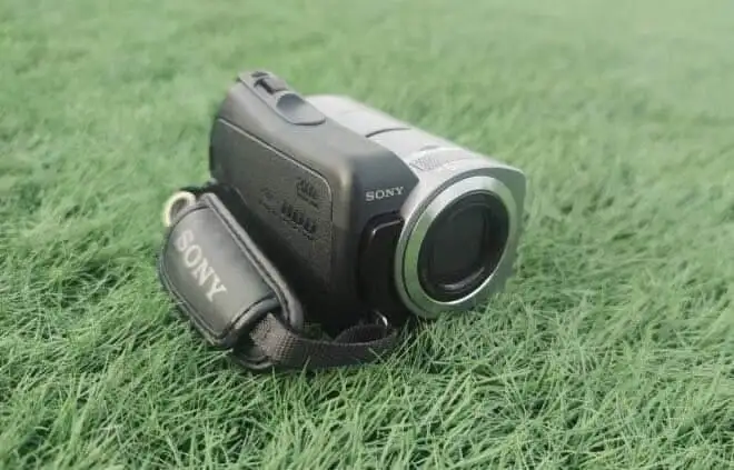 Продам видеокамеру Sony Handycam DCR-SR65E с полным комплектом - Видеокамеры (Электроника) в Владивосток