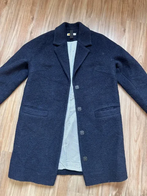 Пальто б/у размер 44 темно-синего цвета - Нижнее белье в Владивосток