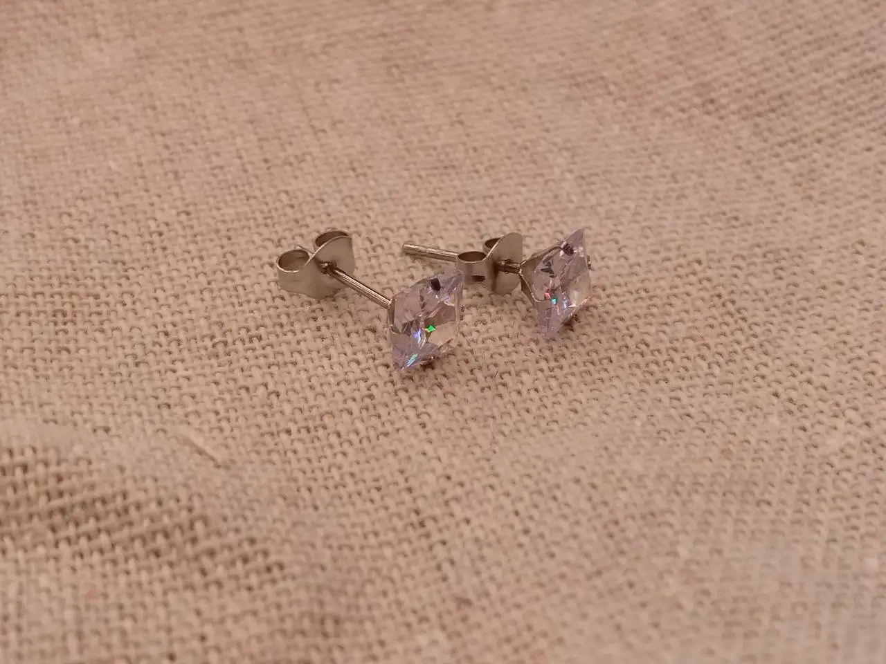 Пусеты и серьги из ювелирной стали с фианитами - Ювелирные изделия (Барахолка) в Владивосток