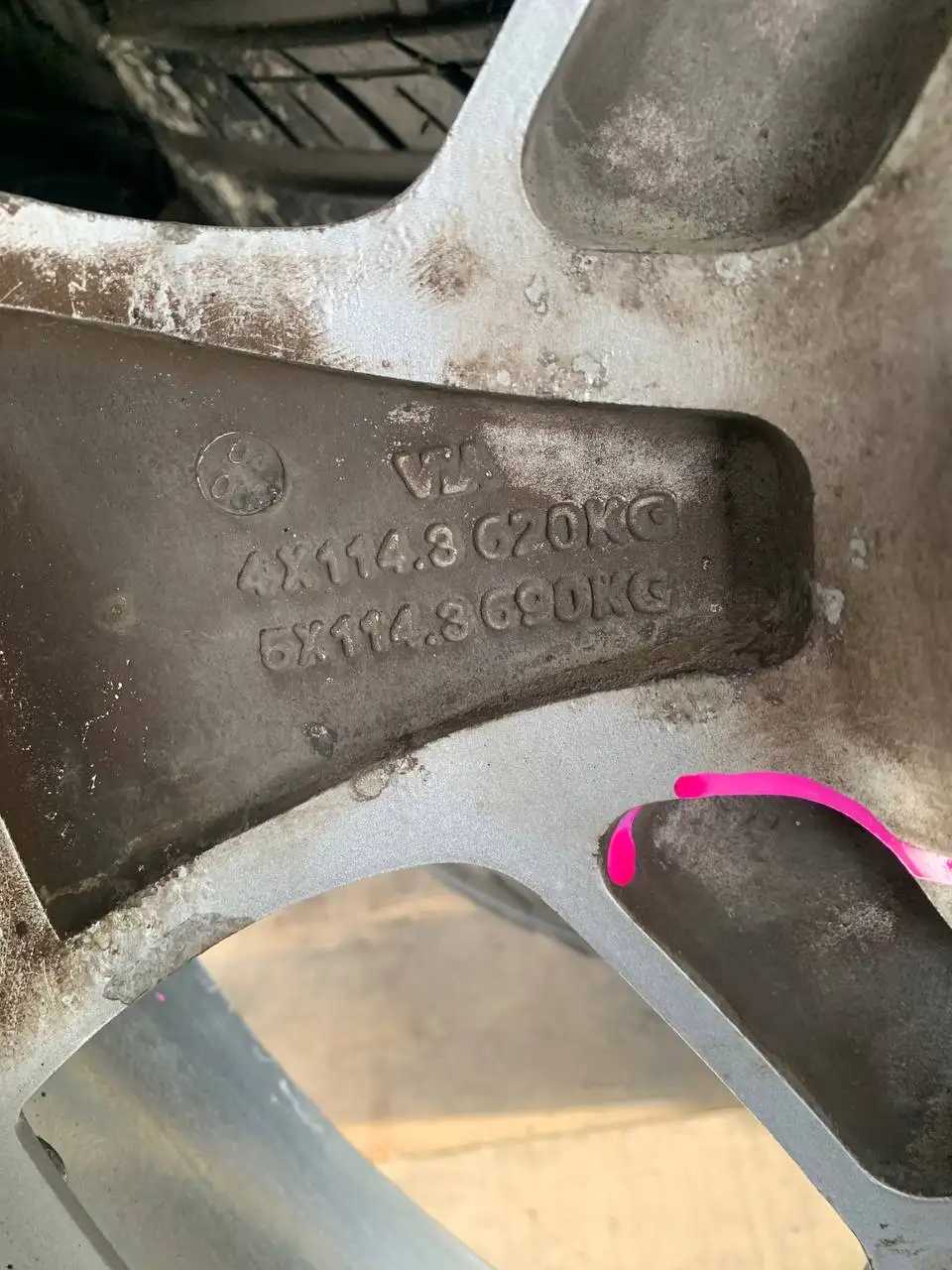 Литые диски Япония с летней резиной - Запчасти (Авто) в Владивосток