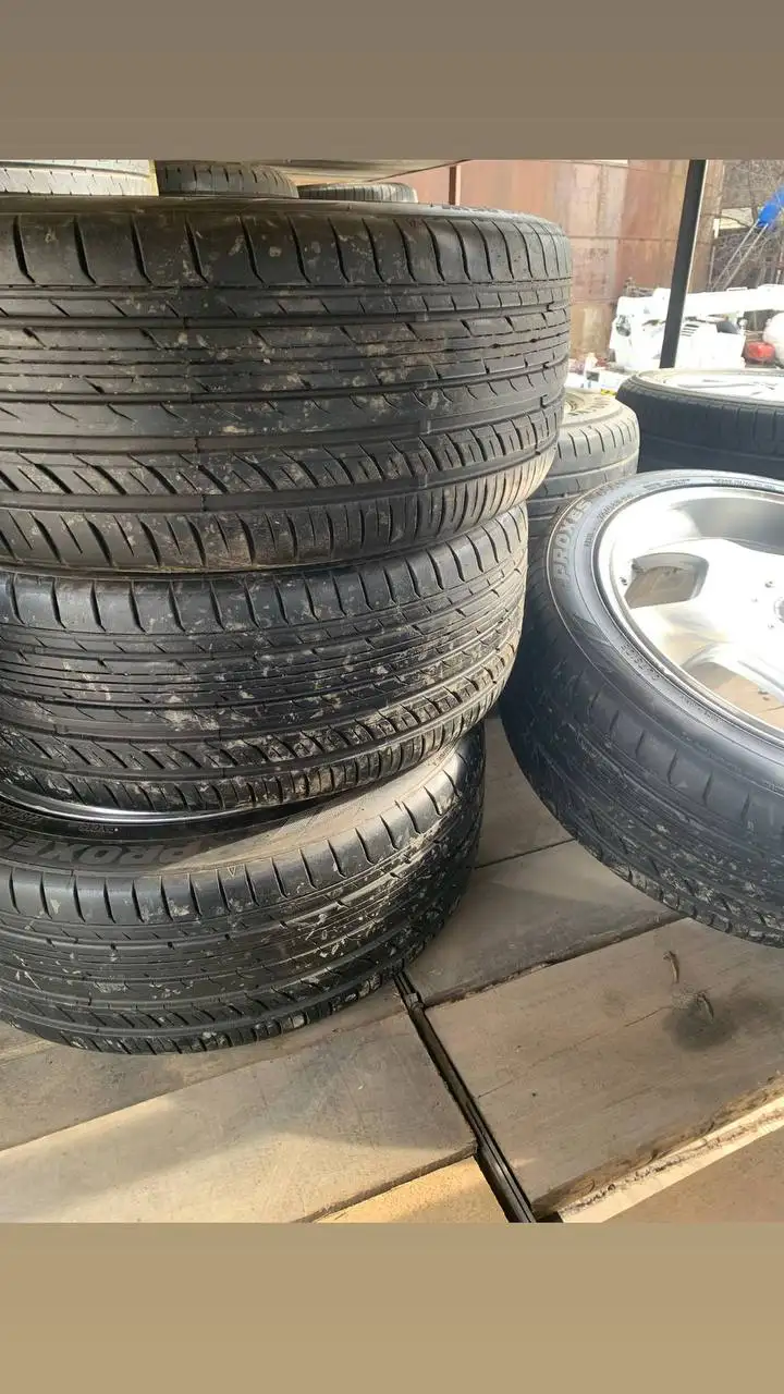 Литые диски Япония с летней резиной - Запчасти (Авто) в Владивосток