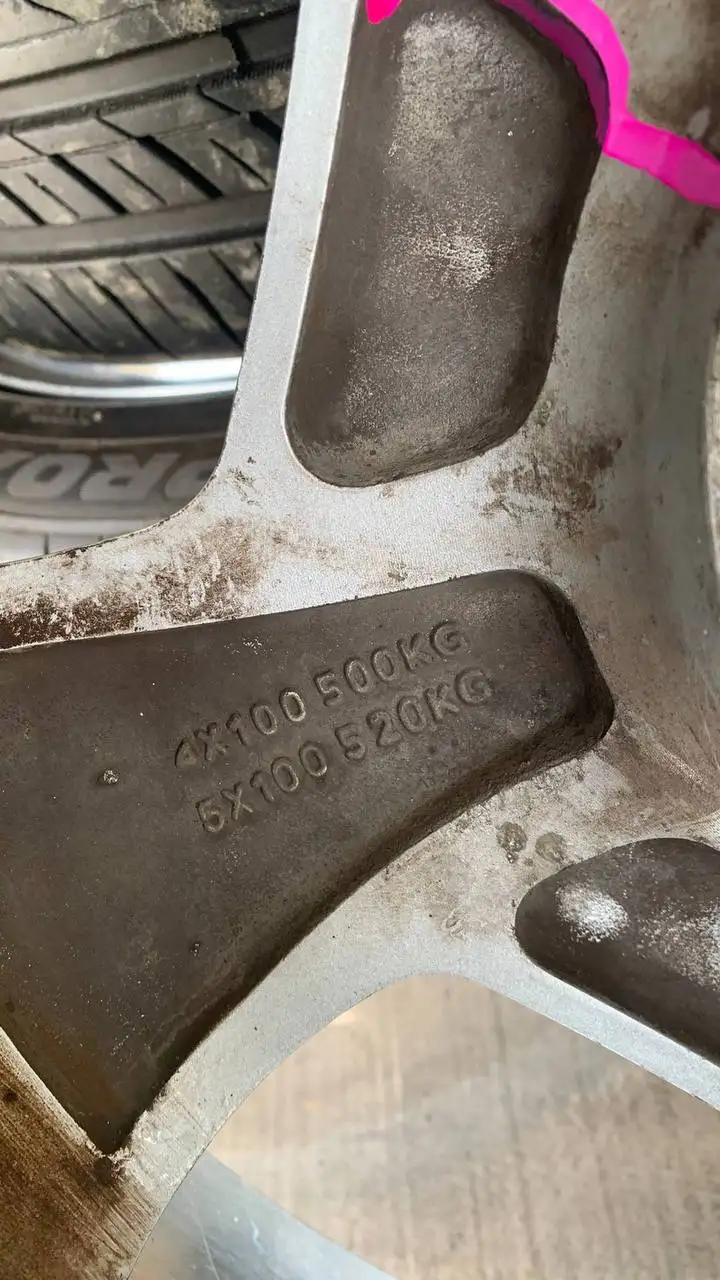 Литые диски Япония с летней резиной - Запчасти (Авто) в Владивосток