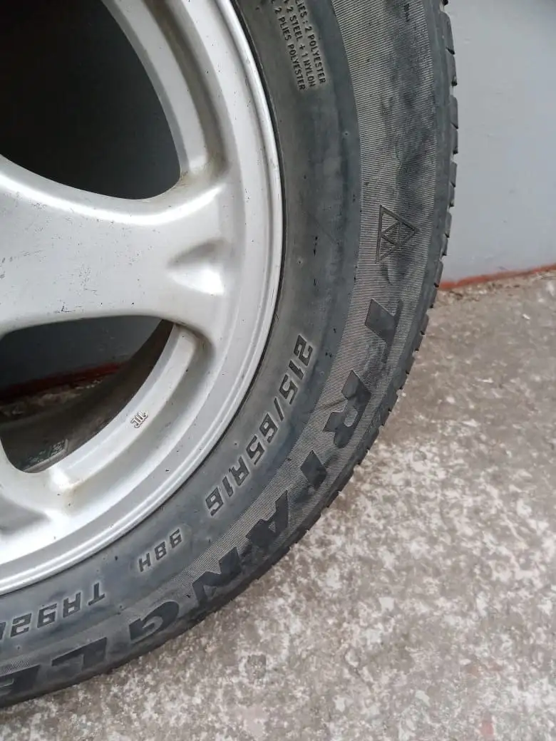Продам литье на 16 с летней резиной 215/65 - Запчасти (Авто) в Владивосток