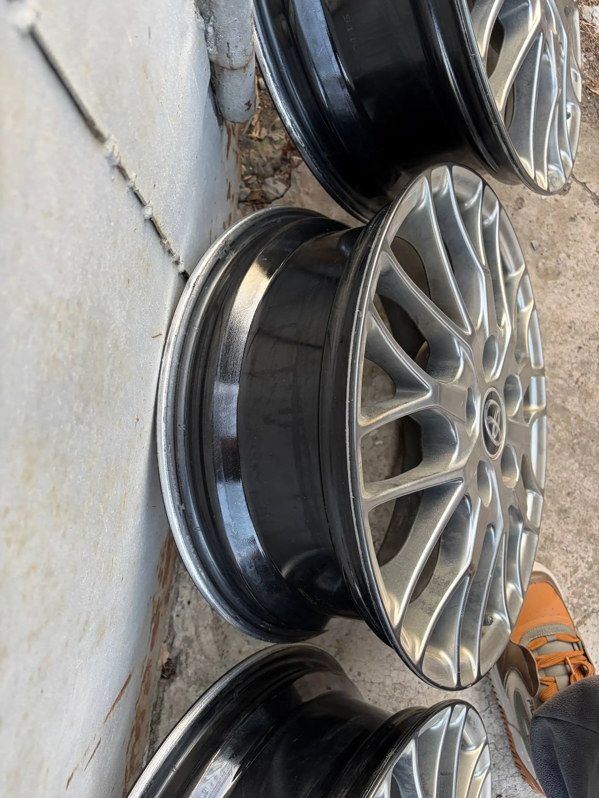 Продажа оригинальных дисков BBS от Toyota Noah 80 WXB - Диски (Запчасти) в Владивосток