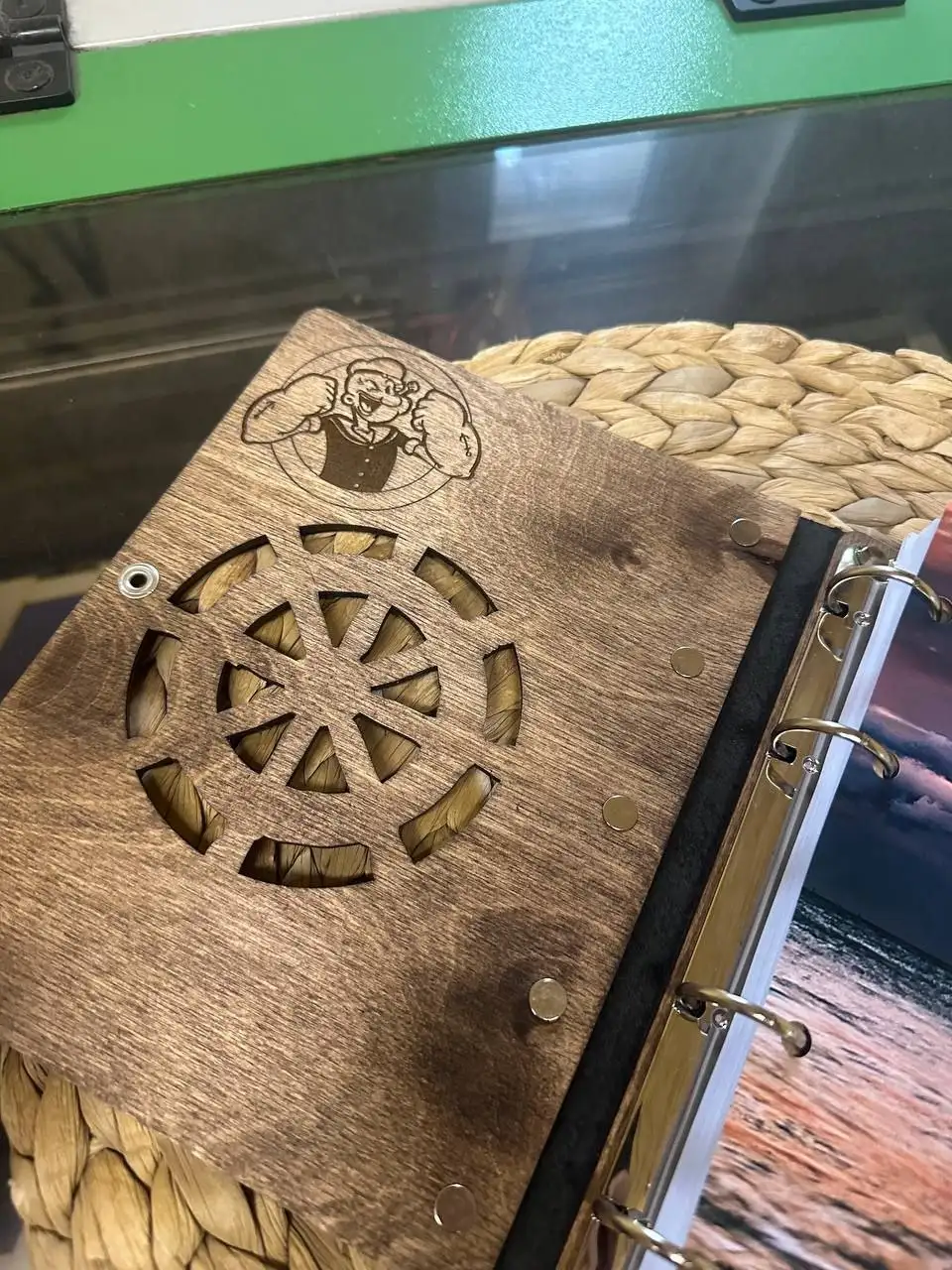 Ежедневники кожаные с гравировкой и индивидуальным дизайном - Канцелярские товары (Барахолка) в Владивосток