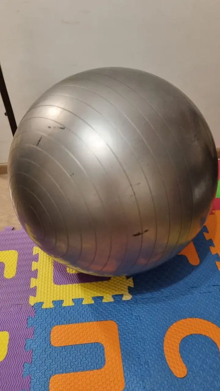 Продам фитбол диаметром 75см - Спорт и фитнес (Хобби и отдых) в Владивосток