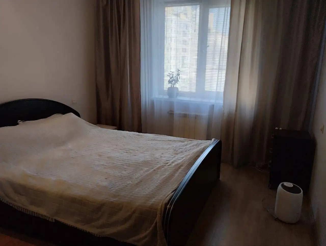 Сдам комнату для девушки в районе Первой речки - Аренда комнат (Недвижимость) в Владивосток