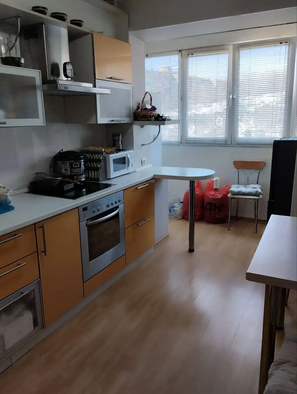 Сдам комнату для девушки в районе Первой речки - Аренда комнат (Недвижимость) в Владивосток