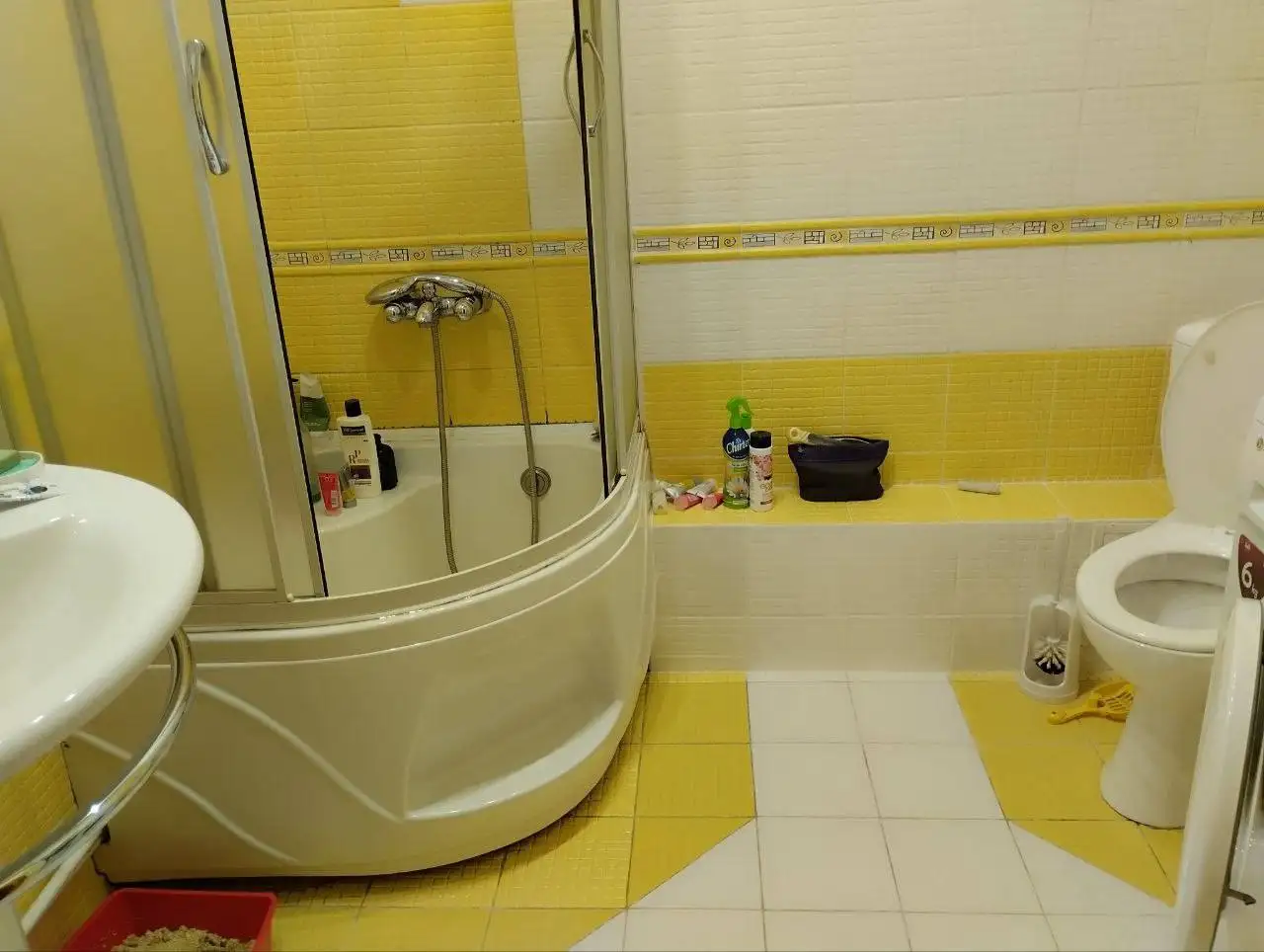 Сдам комнату для девушки в районе Первой речки - Аренда комнат (Недвижимость) в Владивосток