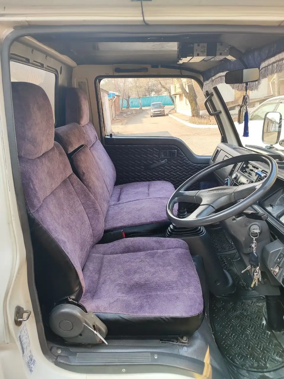 Продажа авто кресел с Mazda Titat 1997 года - Автокресла (Авто) в Владивосток