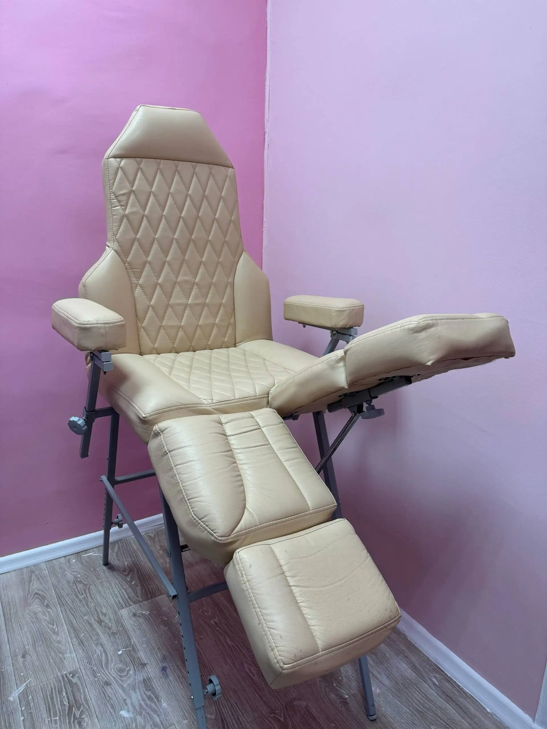 Продам кресло реклайнер для педикюра б/у - Оборудование в Владивосток
