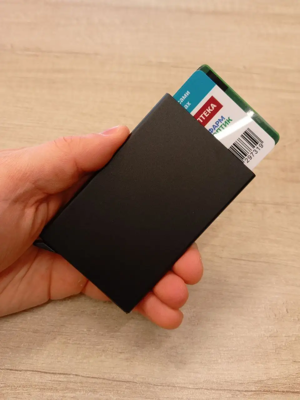 Металлический картхолдер с гравировкой - Аксессуары (Барахолка) в Владивосток