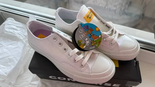 Продам кеды, меняющие цвет на солнце - null в Владивосток