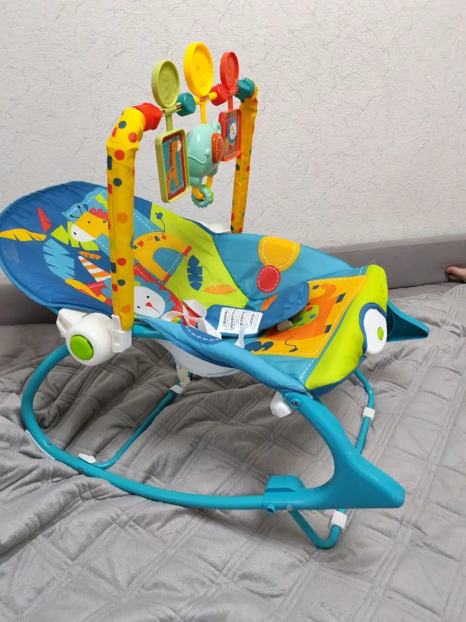 Детский шезлонг с вибрацией и музыкой - Коляски и автокресла (Товары для детей) в Владивосток