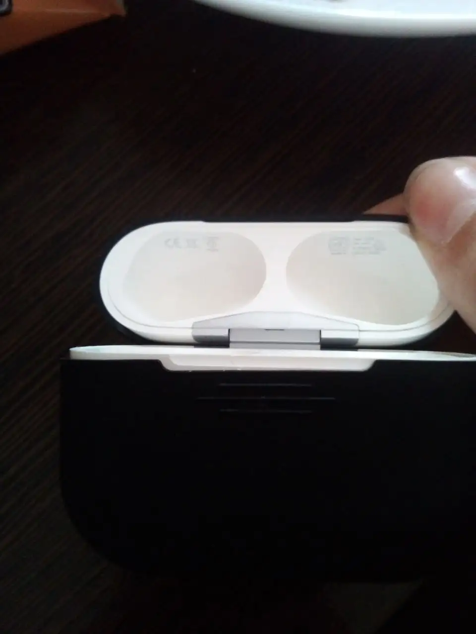 Потерян кейс AirPods, район Второй речки - Наушники (Электроника) в Владивосток