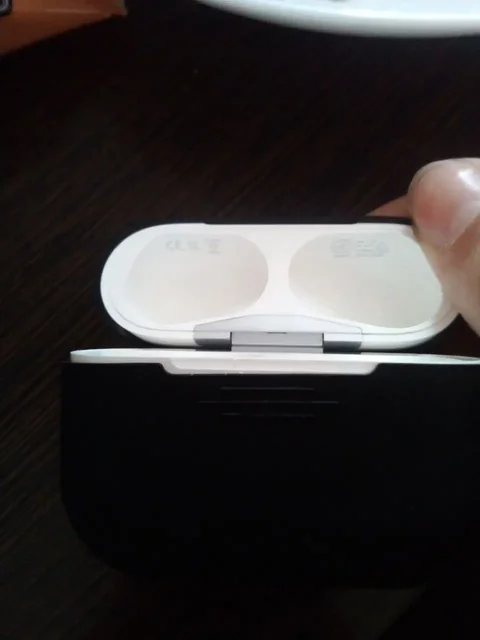 Потерян кейс AirPods, район Второй речки - Сим-карты в Владивосток