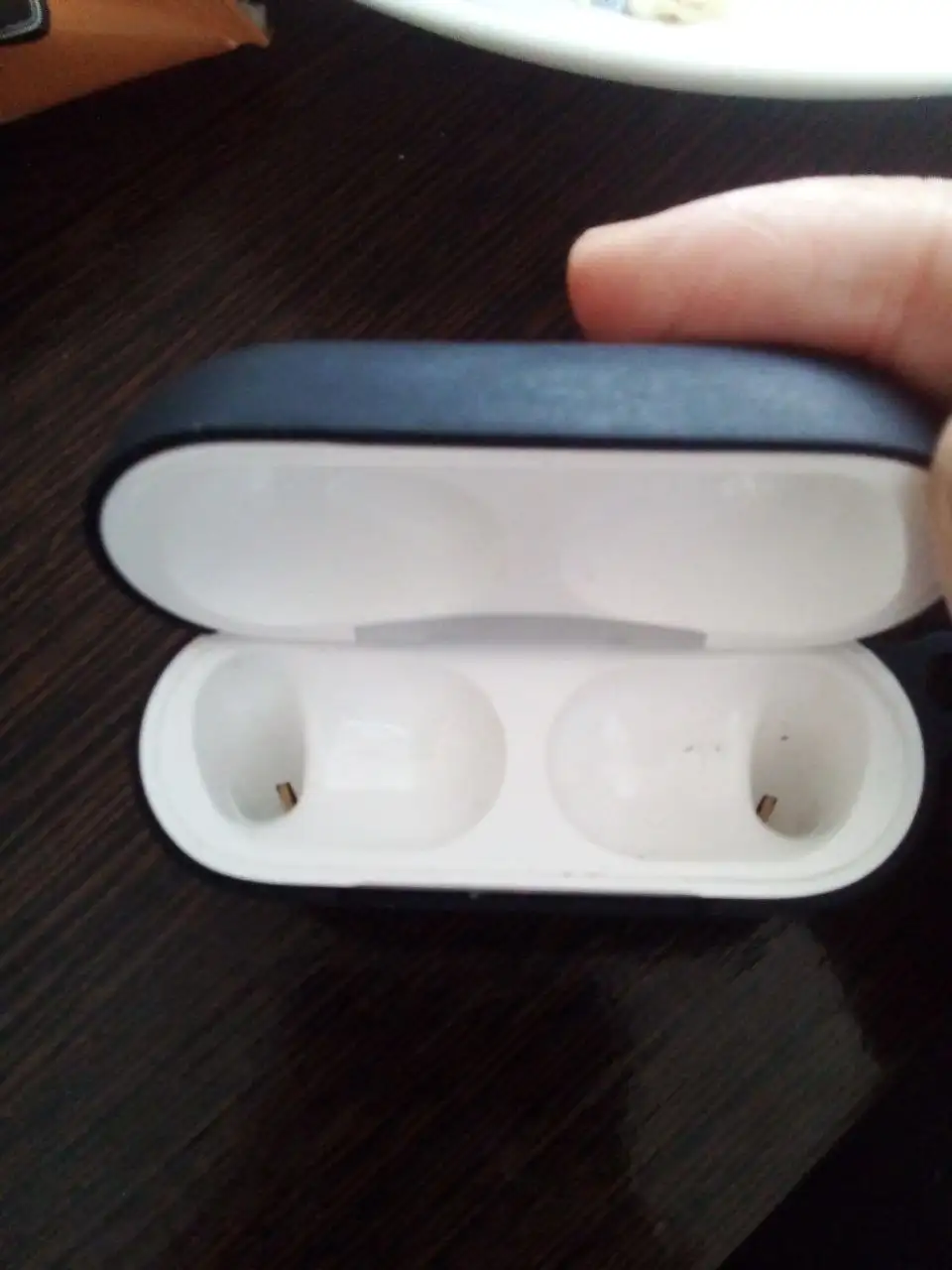 Потерян кейс AirPods, район Второй речки - Наушники (Электроника) в Владивосток