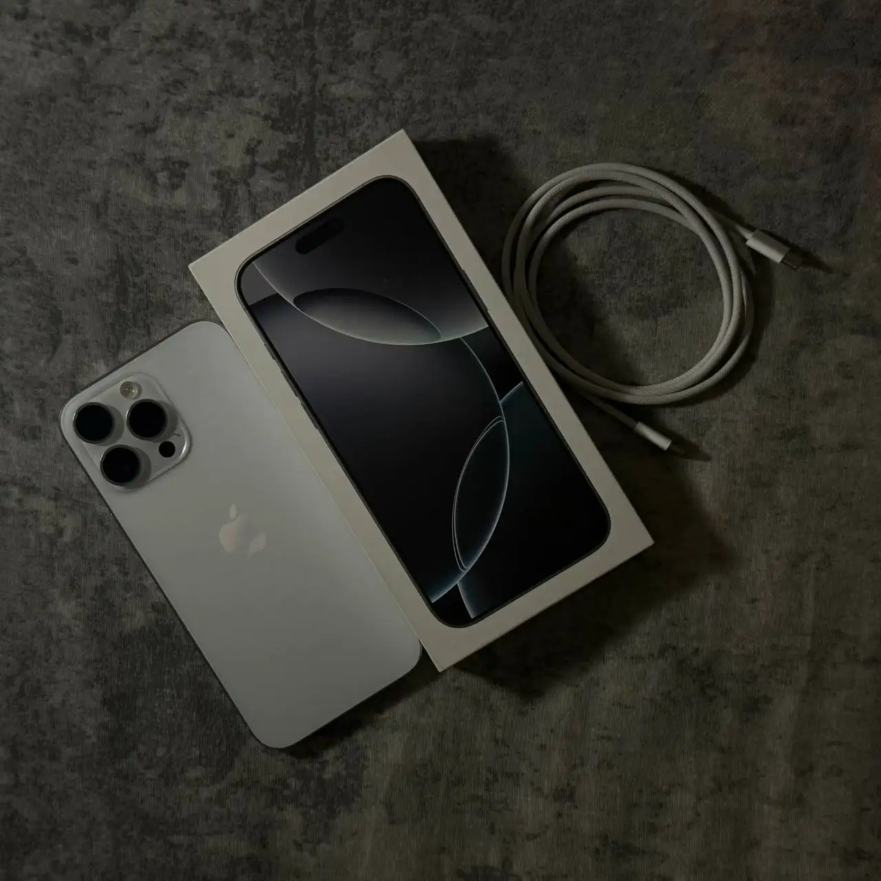 iPhone 16 Pro Max 256GB eSIM - Смартфоны и гаджеты (Электроника) в Владивосток