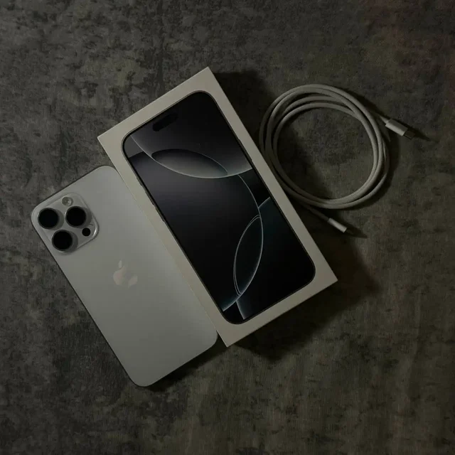 iPhone 16 Pro Max 256GB eSIM - Смартфоны и гаджеты в Владивосток