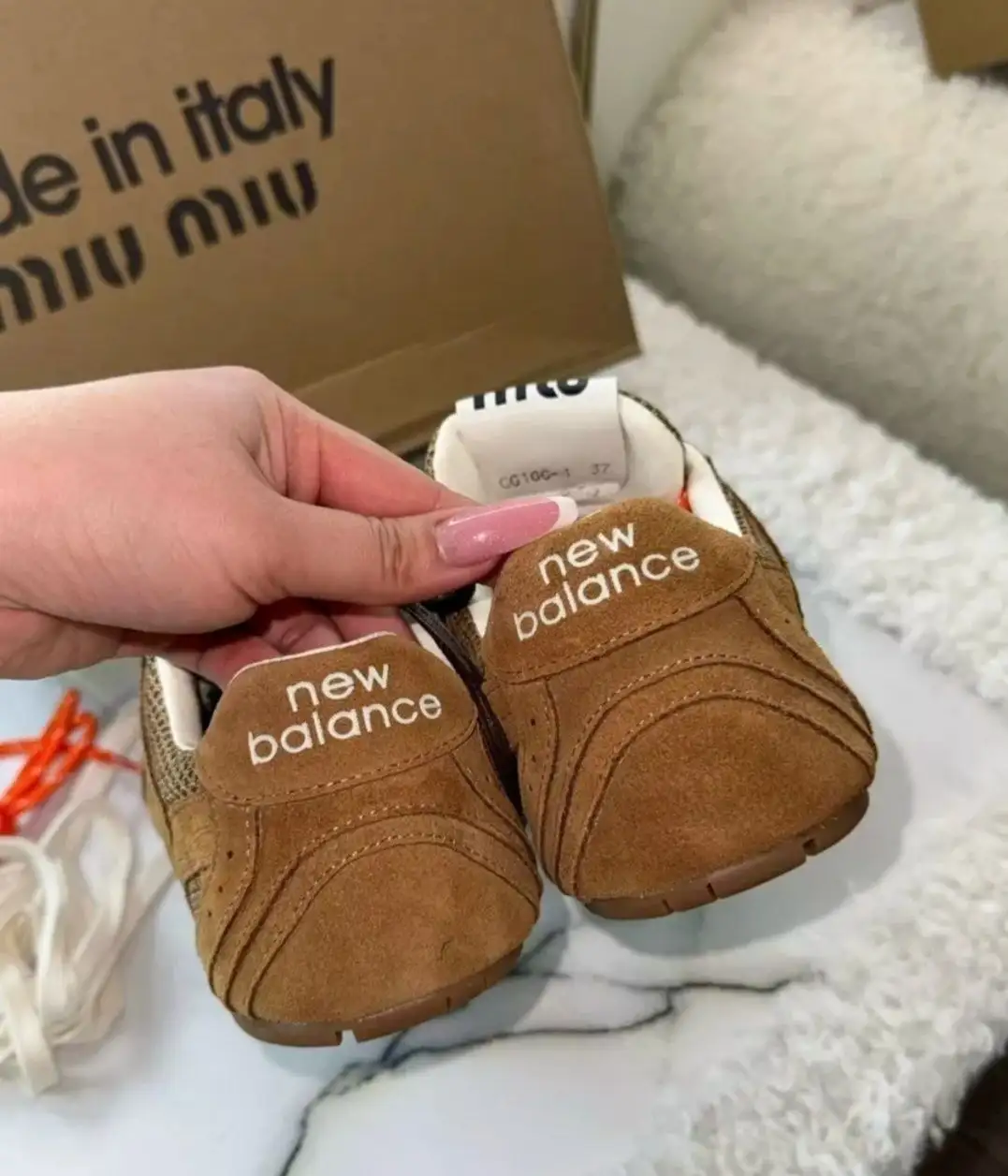 Новые натуральные кроссовки New Balance Miu Miu - Обувь (Одежда) в Владивосток