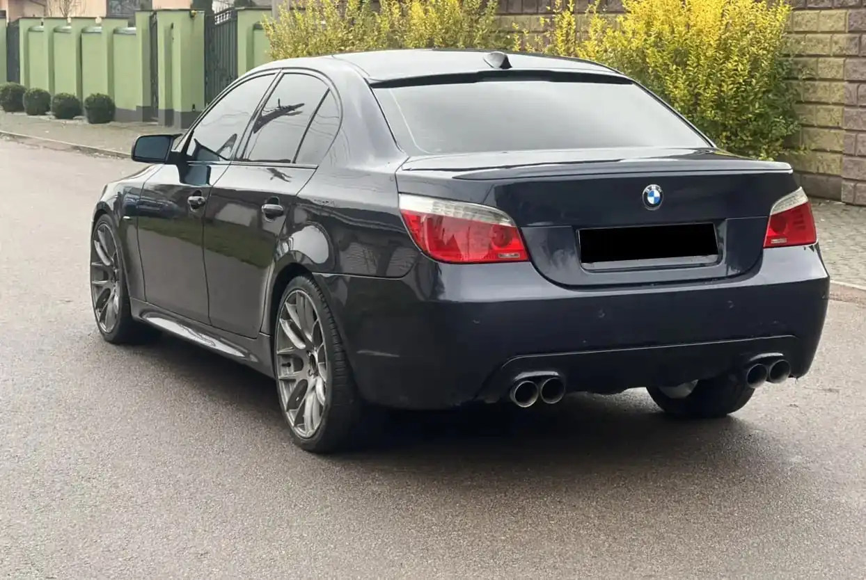 BMW E60 550i на механике - редкий атмосферный V8