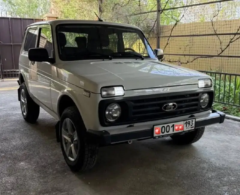 Нива 2025 года с номерами 001/193 - Авто в Неизвестно