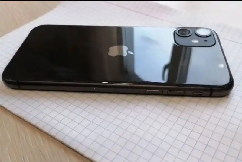 iPhone 11 black 64гб