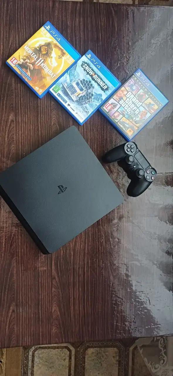 Продам PS 4 SLIM