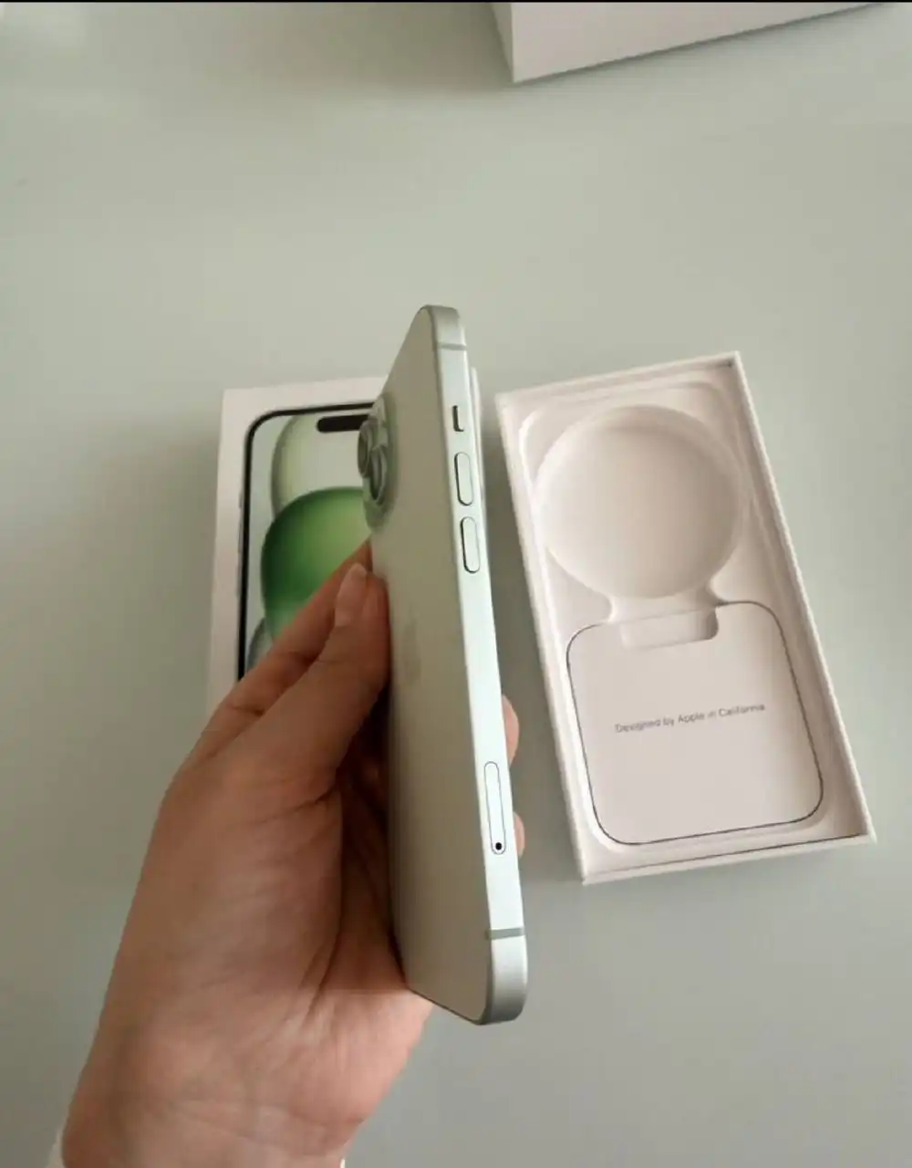 Продам IPhone 15 128