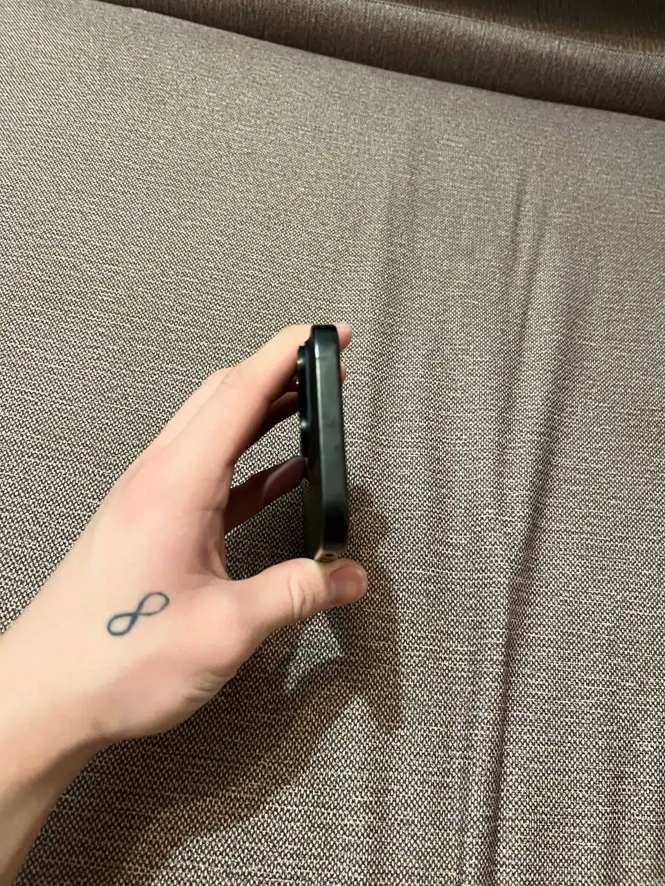 Продам айфон 16 про