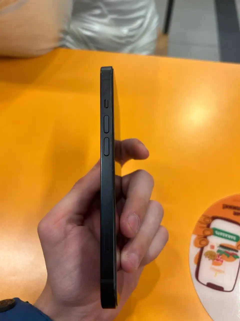 Продам iPhone 14