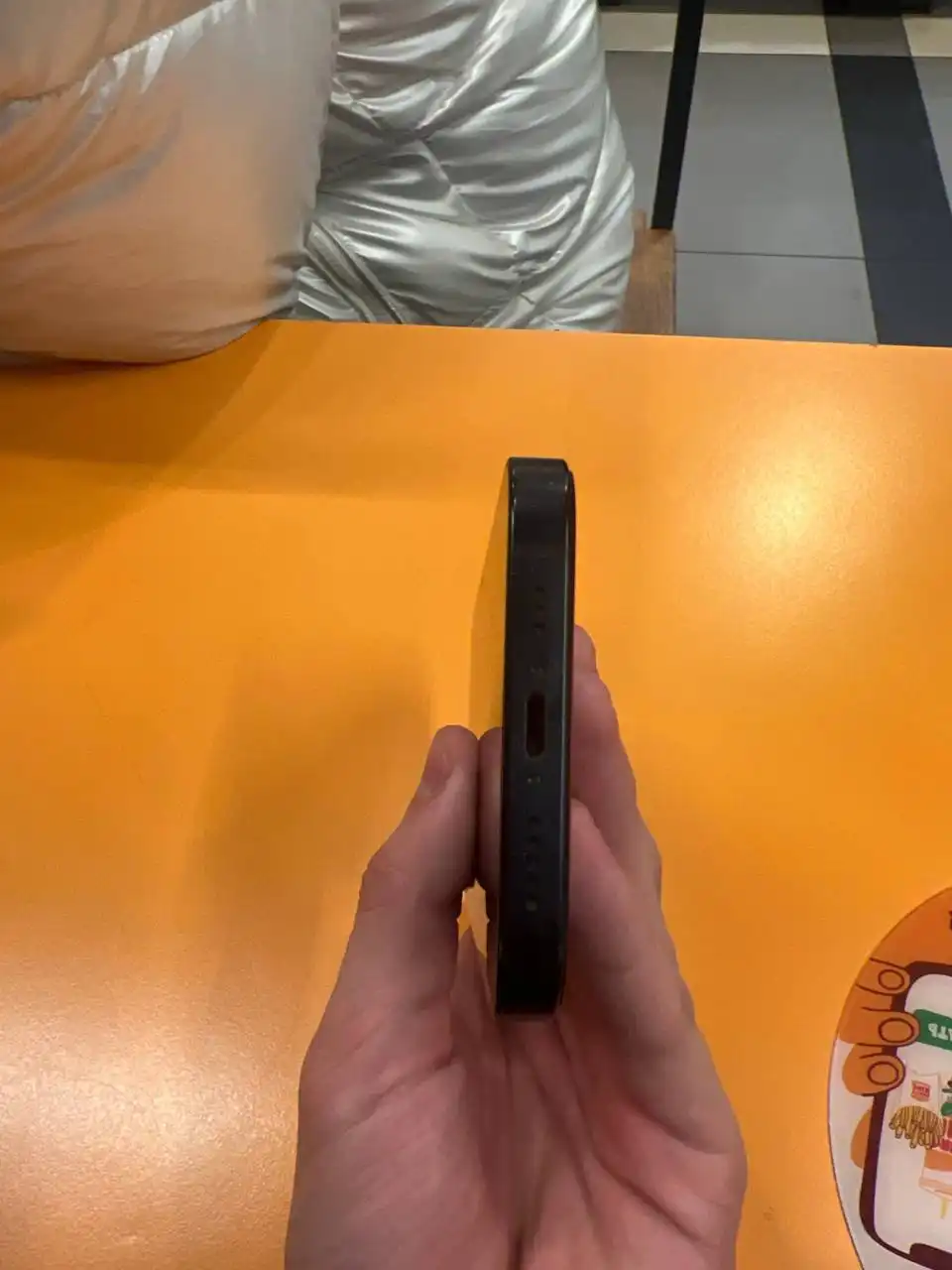 Продам iPhone 14