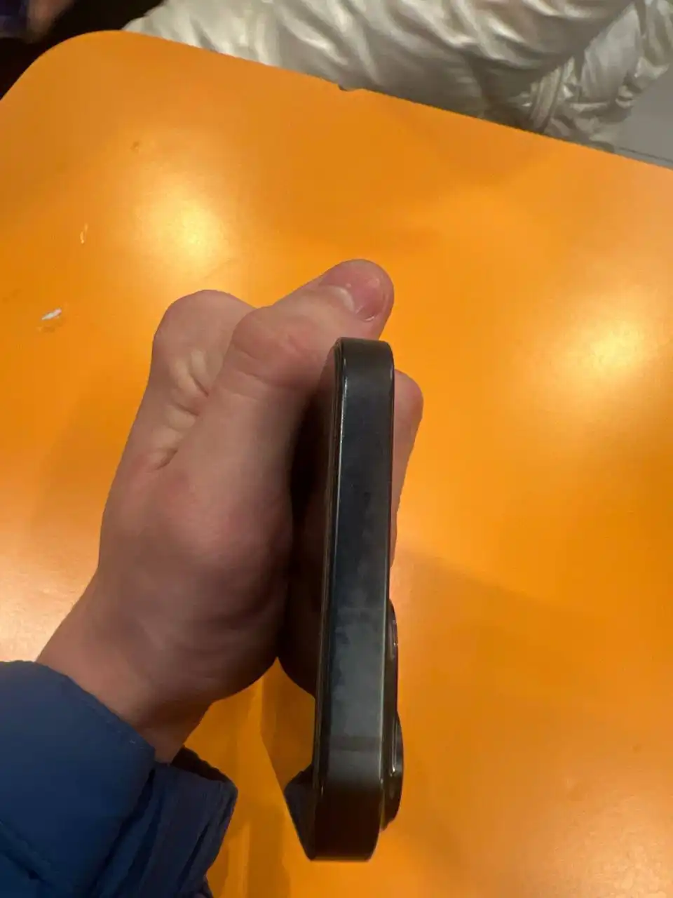 Продам iPhone 14