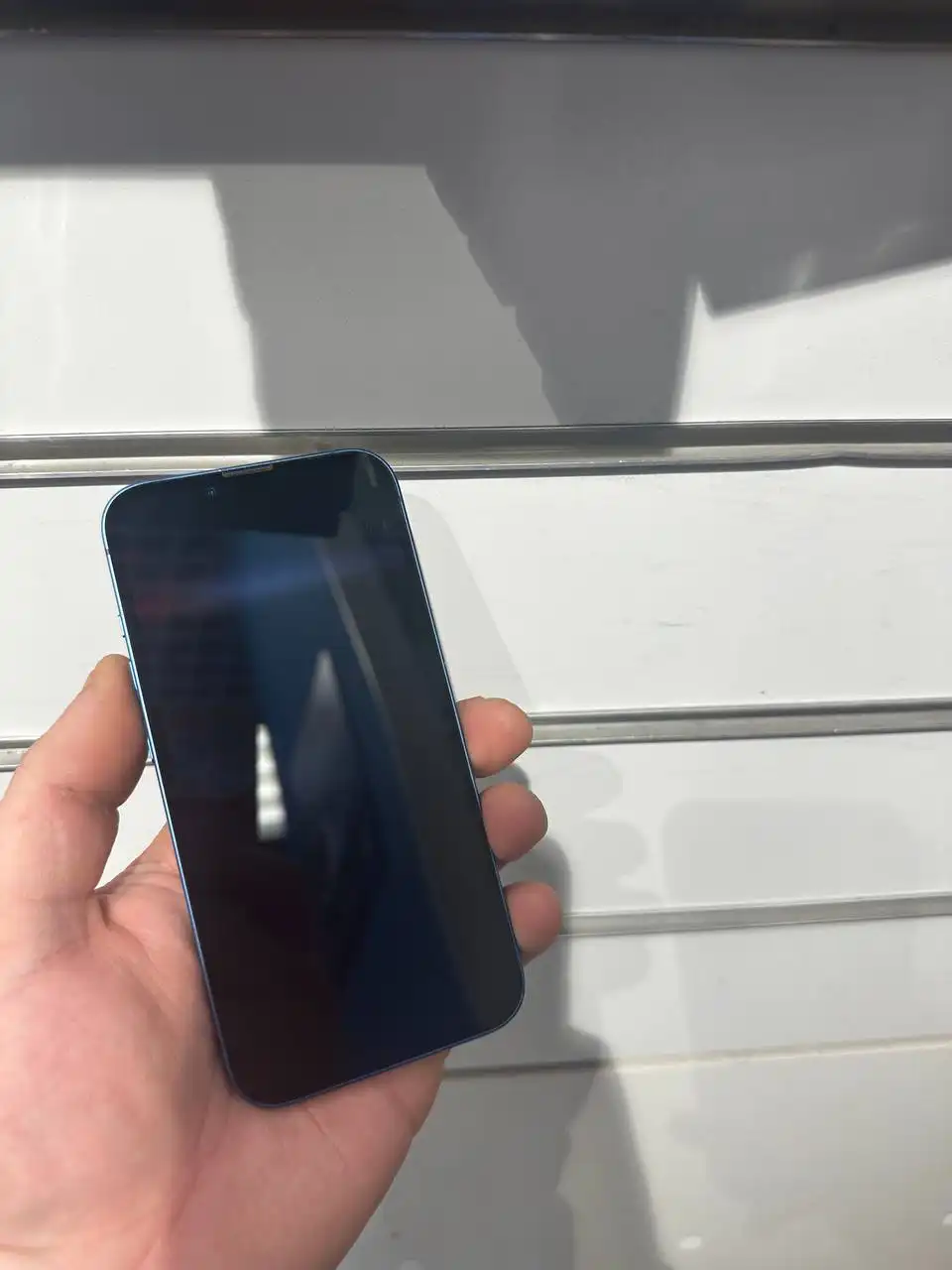 iPhone 13 с неработающим дисплеем