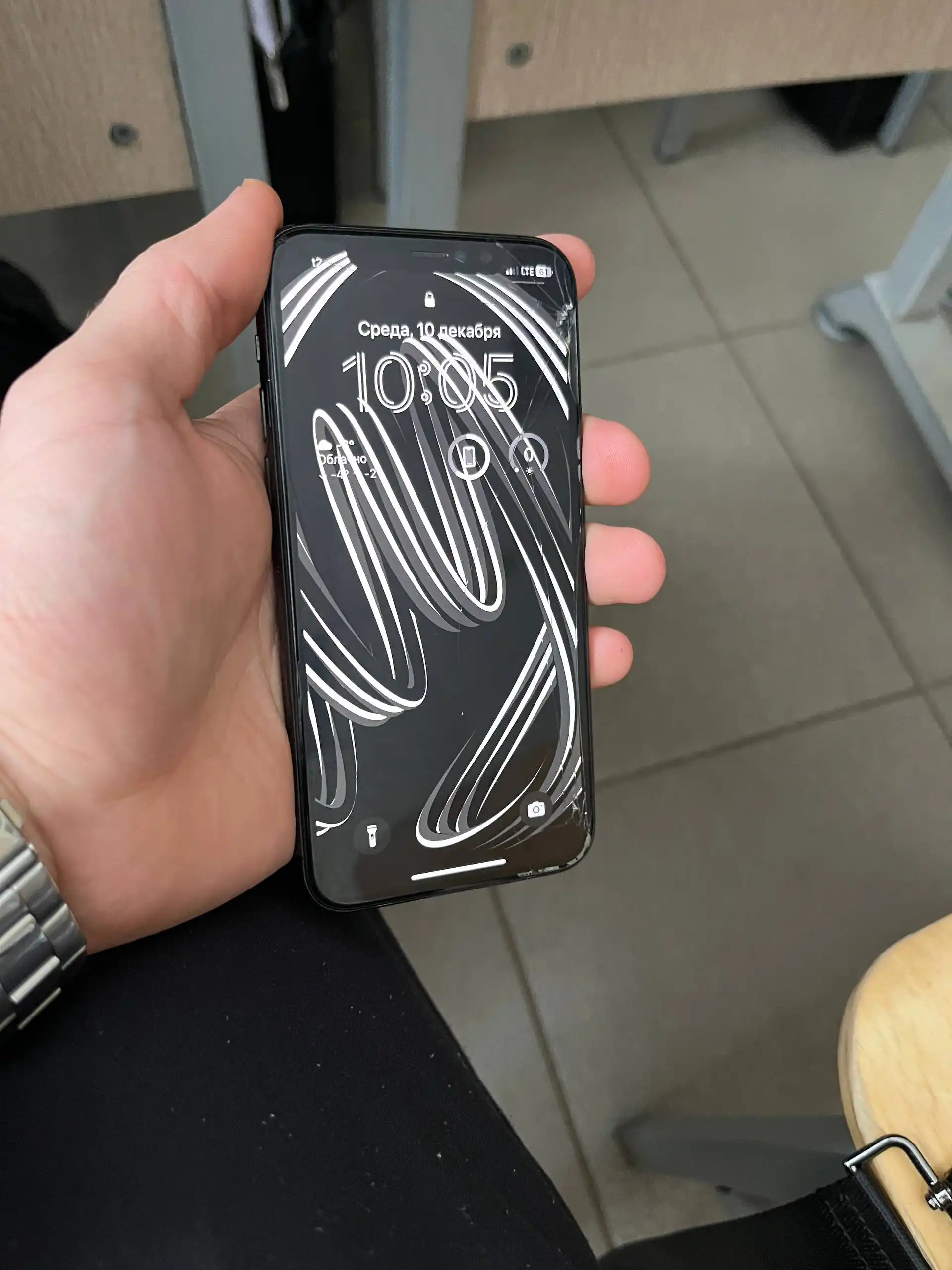 Продам iPhone 11 Pro 256GB с трещиной на дисплее