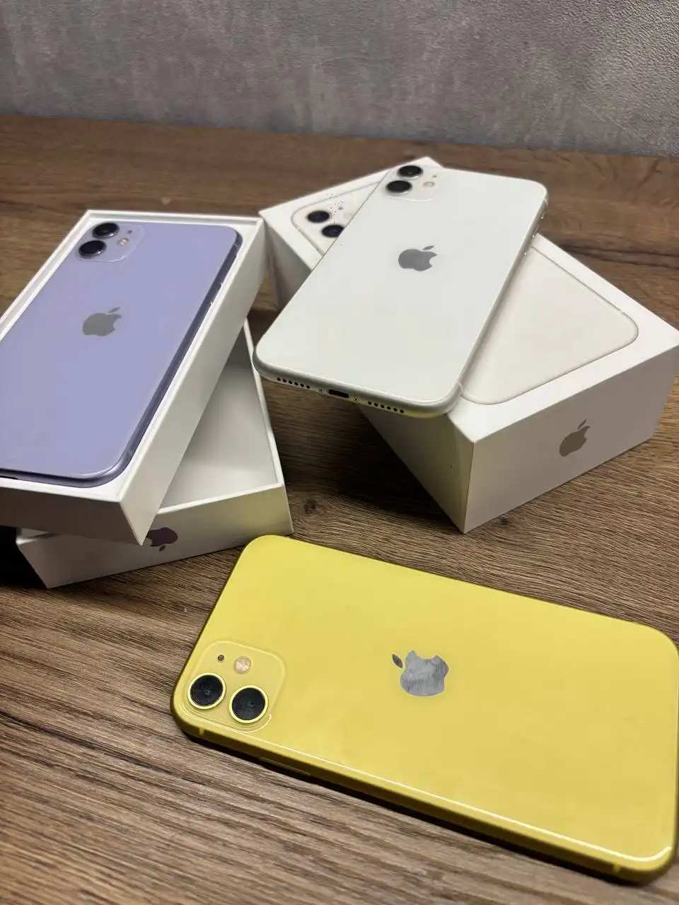 Продажа iPhone 11 128 ГБ желтого цвета