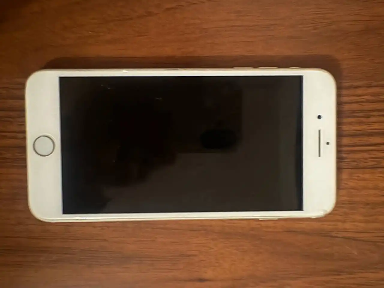 Смартфон Apple iPhone 8+ 64GB с неисправностями