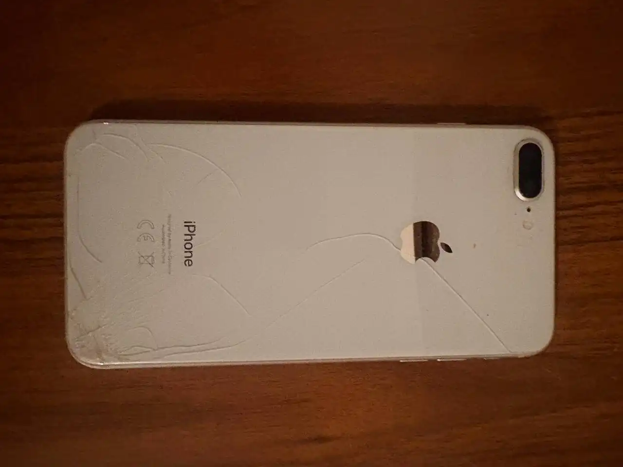 Смартфон Apple iPhone 8+ 64GB с неисправностями