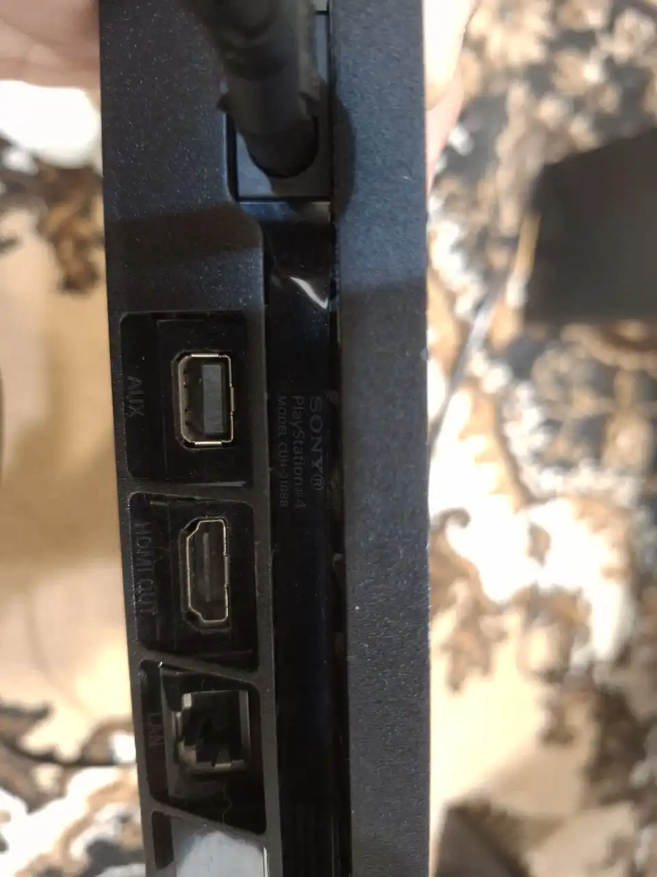 Продам PlayStation 4 Slim 1TB с играми и джойстиками