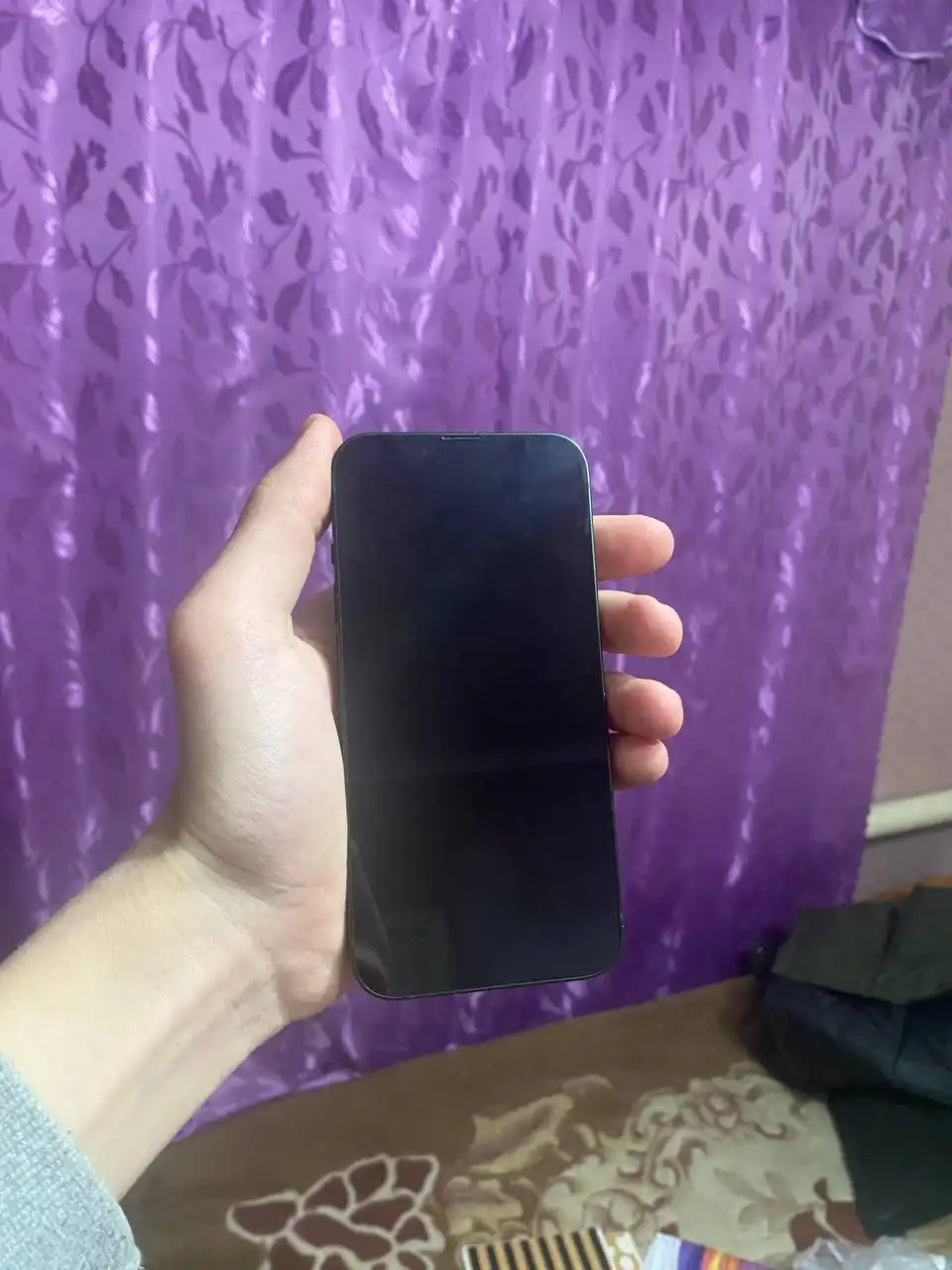 Продам iPhone 13 128 ГБ с аккумулятором 82%