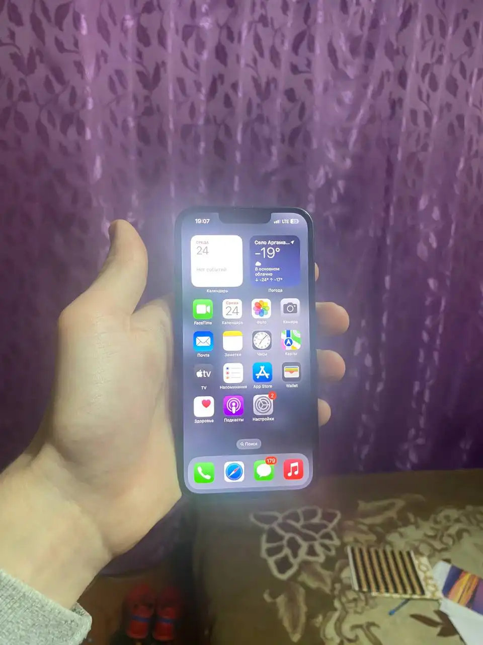 Продам iPhone 13 128 ГБ с аккумулятором 82%