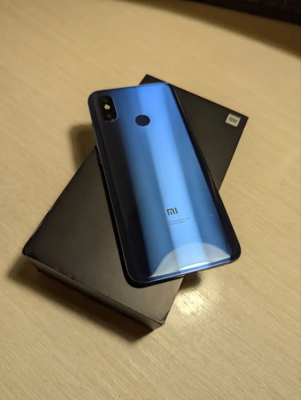 Продам Xiaomi Mi 8 6/64 GB в идеальном состоянии