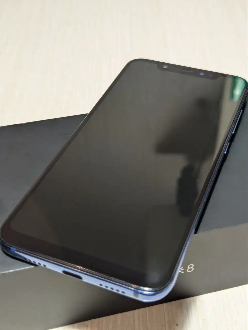 Продам Xiaomi Mi 8 6/64 GB в идеальном состоянии