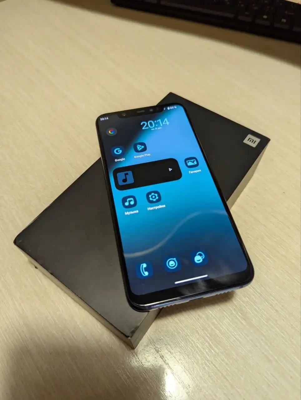 Продам Xiaomi Mi 8 6/64 GB в идеальном состоянии