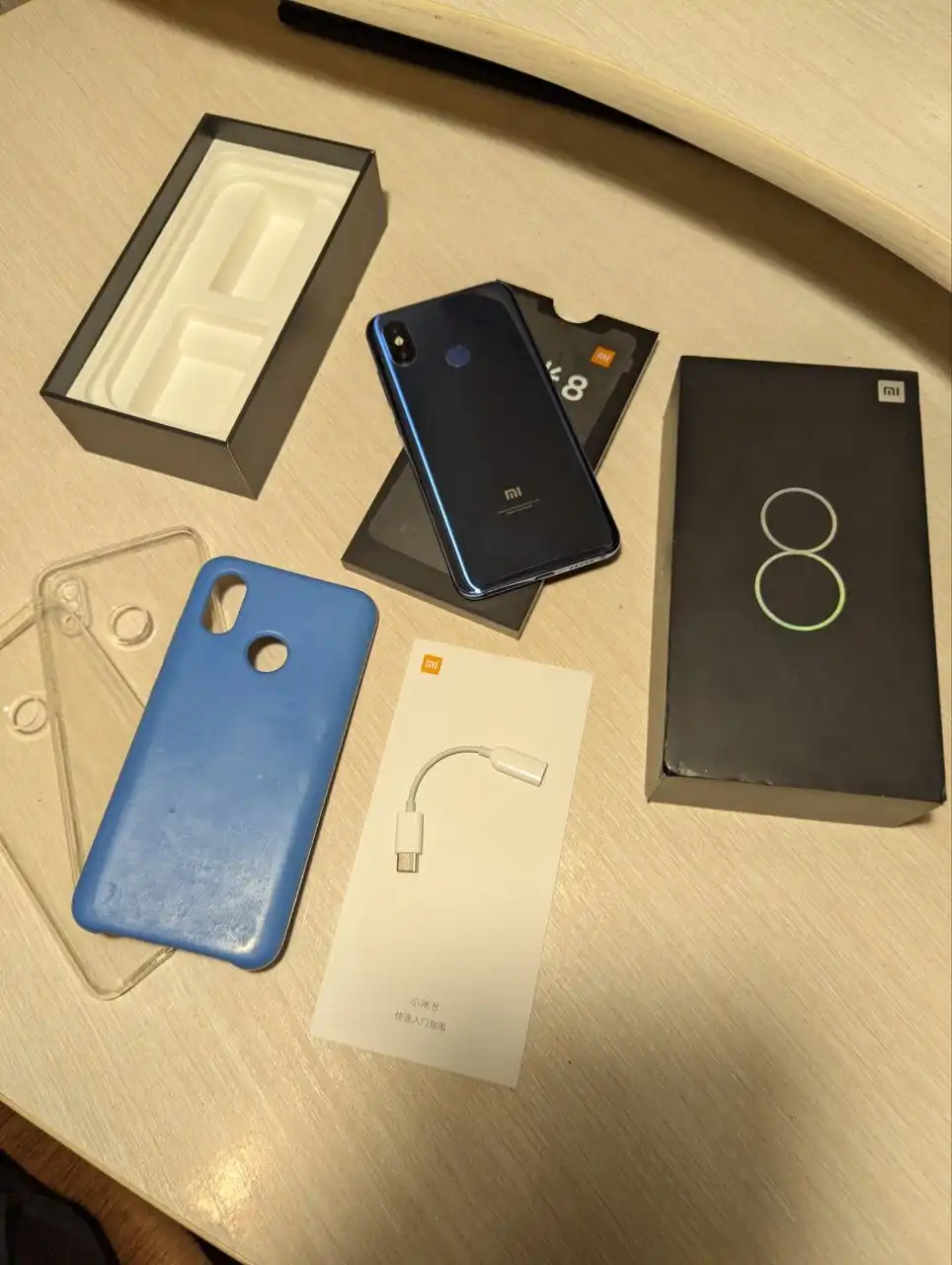 Продам Xiaomi Mi 8 6/64 GB в идеальном состоянии